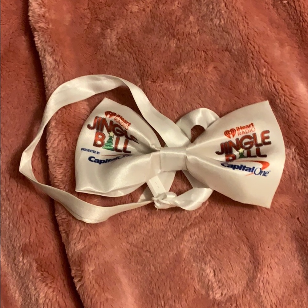 I heart radio jingleball bow
